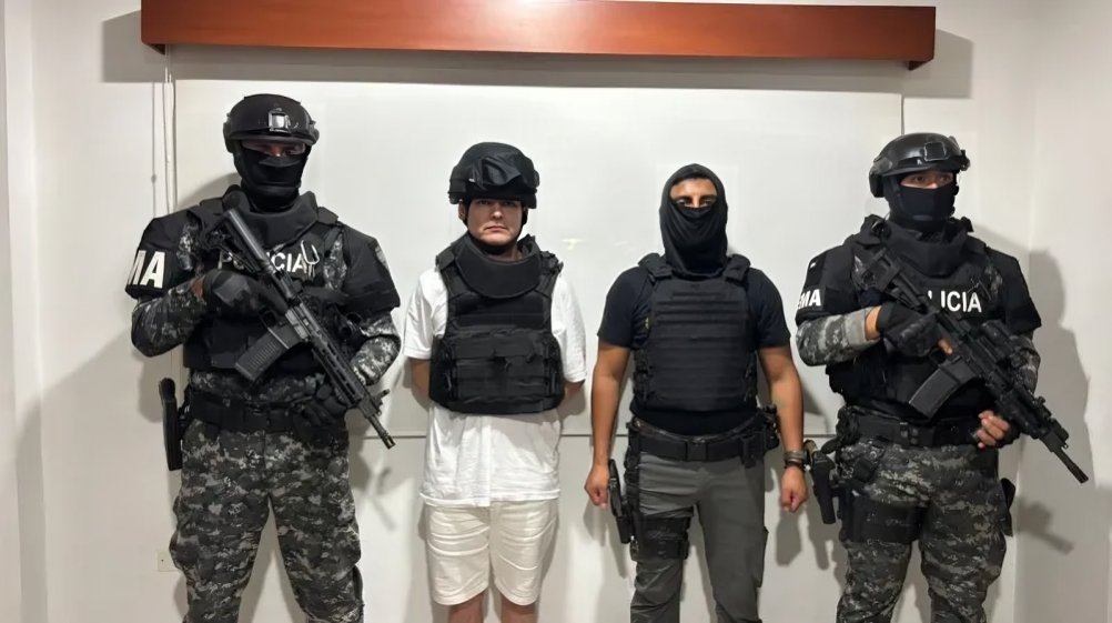 Roberto Carlos Álvarez alias Gerente llegando a Ecuador tras extradición desde Emiratos Árabes Unidos