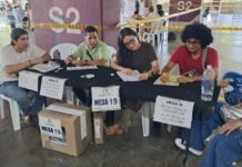 El reinicio de la audiencia pública nacional ante un margen de votación milimétrico Los magistrados del Consejo Nacional Electoral de Colombia instalados en la audiencia nacional pública de escrutinios en Bogotá.