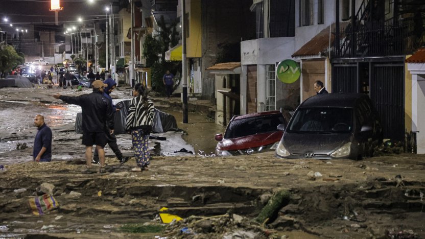 Calles inundadas de Trujillo tras intensas lluvias, ilustrando la urgencia de aplicar medidas de mitigación en el norte de Perú.