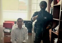 Detienen a Alcalde de Machala por presunto enriquecimiento ilícito. Se investiga un incremento patrimonial injustificado de aproximadamente USD 6 millones. Operativo de la Fiscalía y la Policía durante la detención del alcalde de Machala por presunto enriquecimiento ilícito.