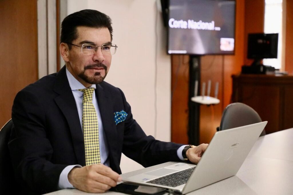 Fiscal general encargado, Carlos Leonardo Alarcón, denuncia ataques, amenazas y hackeo a la cuenta oficial de la Fiscalía en medio del avance de los casos Sinohydro, Triple A y Goleada.