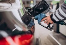 Precios de combustibles en Ecuador: Extra, Ecopaís y Diésel bajarán desde el 12 de agosto Decreto Ejecutivo 468 modifica precios de gasolina Extra, Ecopaís y Diésel en Ecuador desde el 12 de agosto de 2026