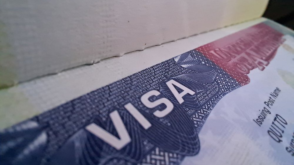 EE. UU. alista la revocación de 200.000 visas a extranjeros que solicitaron asilo. Conoce a quiénes afecta la medida del Departamento de Estado.