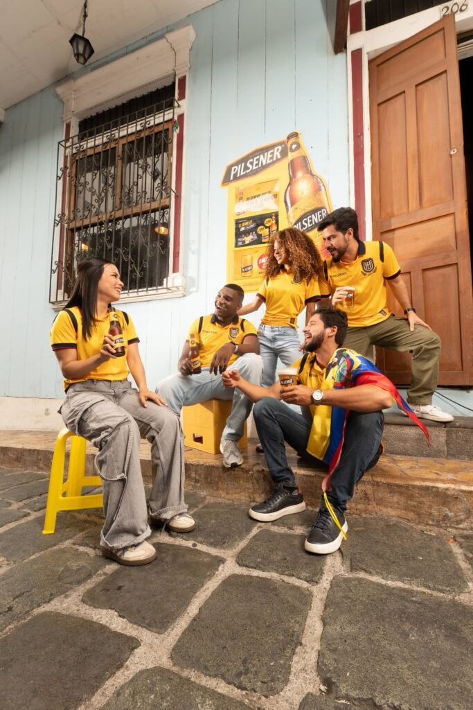 ráfico y datos del estudio Ipsos e IWSR donde se muestra que la moderación redefine el consumo de cerveza y alcohol a nivel mundial, con tendencias de consumo responsable y preferencias de los adultos