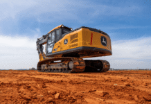 John Deere presenta una nueva generación de excavadoras con automatización, conectividad y una operación más intuitiva Nueva generación de excavadoras DEX de John Deere, modelo 210 P, 230 P y 260 P, en sitio de obra con tecnología y cabina intuitiva