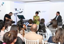 UNIR rinde homenaje al Mes de las Artes e impulsa la educación superior en Ecuador Karla Kanora junto a autoridades de UNIR durante el evento por el Mes de las Artes en Quito