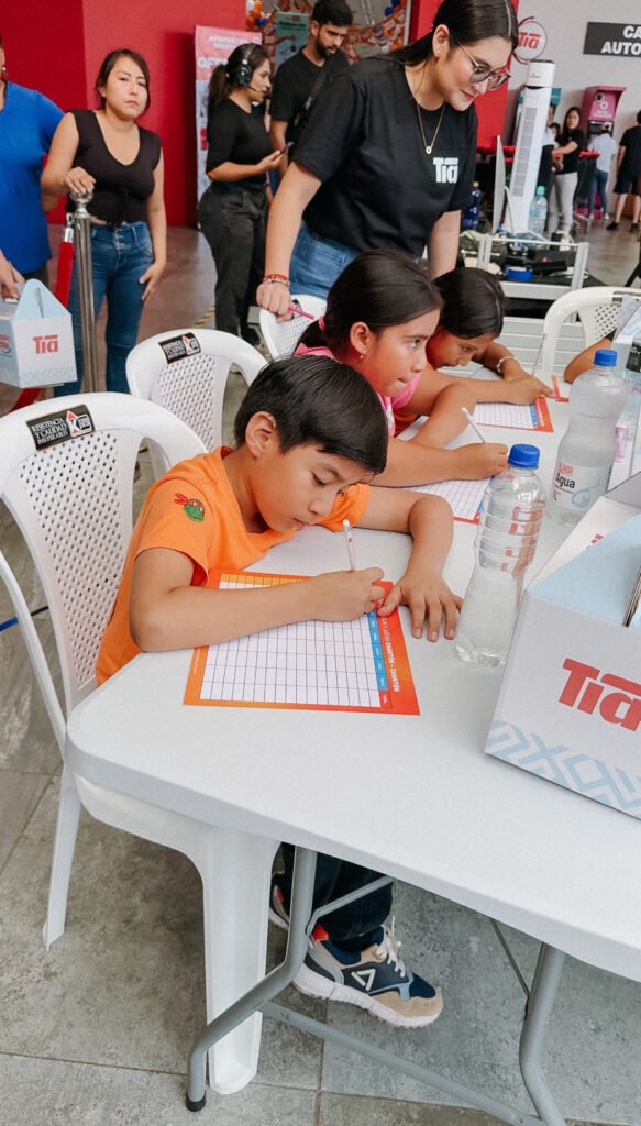 Almacenes Tía lanza la campaña El Mochilazo Escolar con descuentos, sorteos de laptops y eventos familiares ante el inicio del año lectivo Sierra-Amazonía.