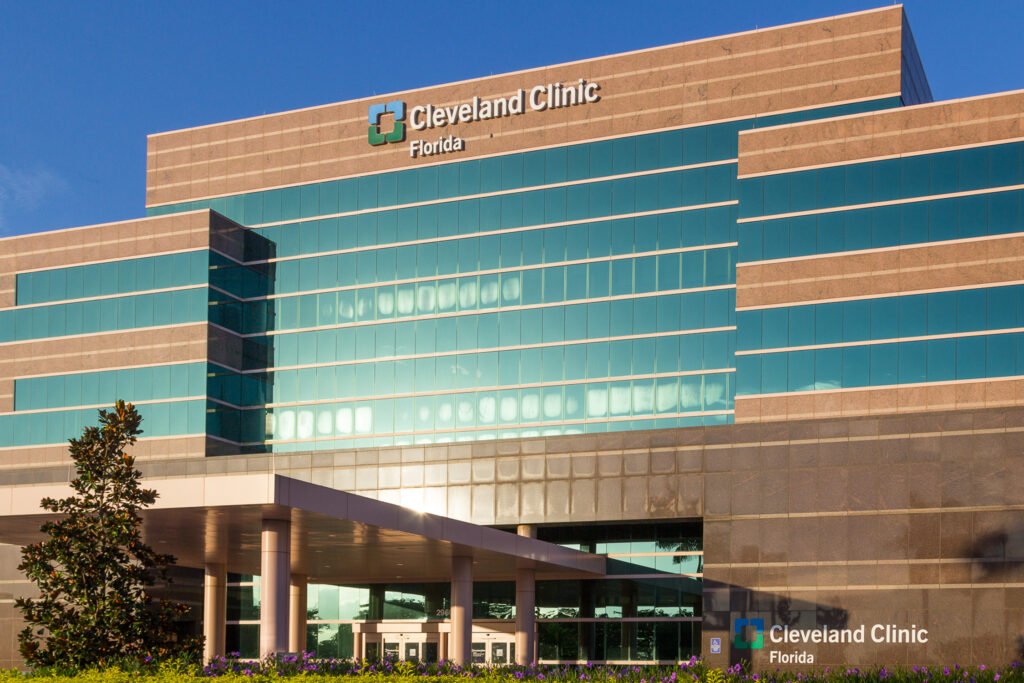 Edificio principal de Cleveland Clinic, reconocido entre los mejores hospitales de EE.UU. por U.S. News & World Report 2026-2027