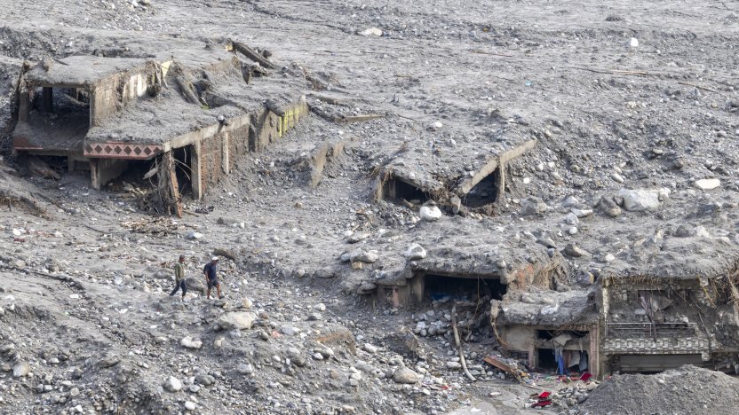 Vista general de los daños ocasionados por las inundaciones en Nepal en la zona de Devighat.