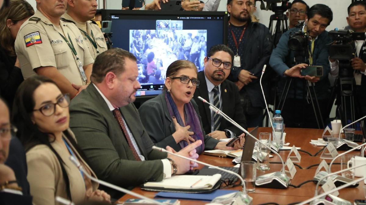 Mónica Palencia, ministra del Interior, durante una sesión de control parlamentario