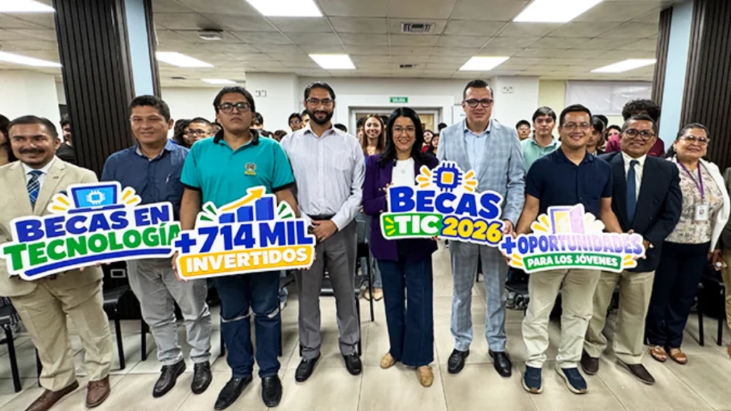 Joven estudia una carrera tecnológica en Ecuador