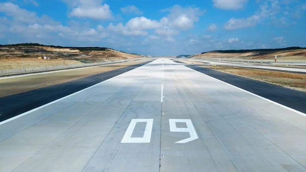Vista aérea de las nuevas pistas y terminales del Aeropuerto de Estambul