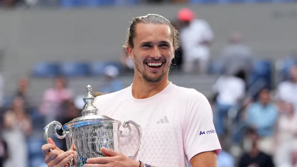 Alexander Zverev en la pista de tenis durante un torneo oficial