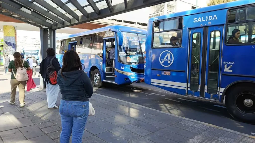 Unidades de transporte público en Ambato tras la aprobación de la nueva tarifa