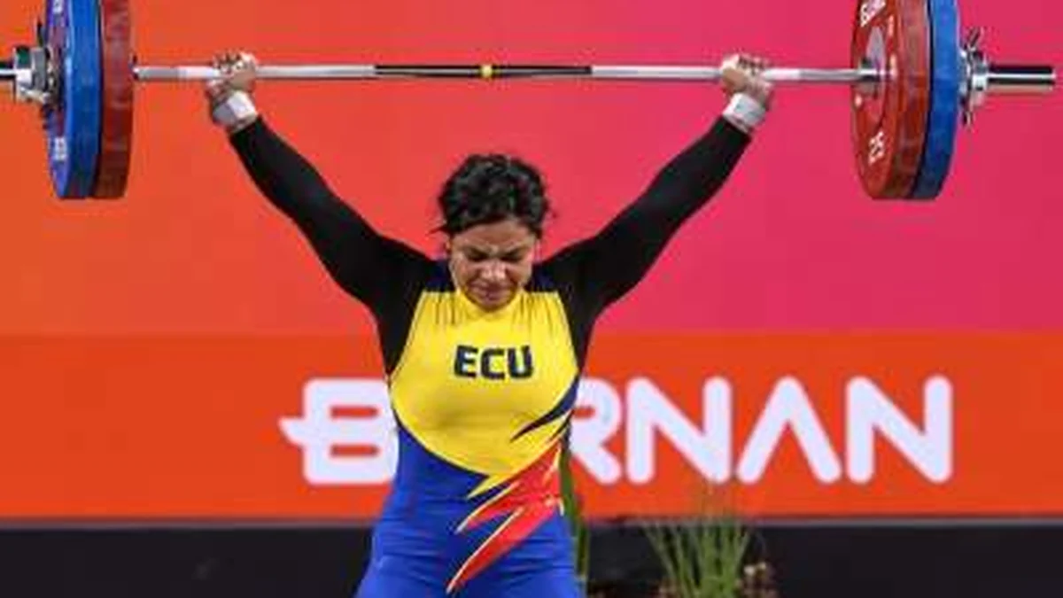 Angie Palacios en competencia de halterofilia en los Juegos Suramericanos Santa Fe 2026