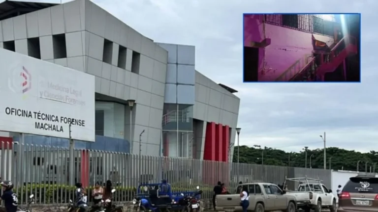 Personal policial y naval realizando peritajes tras ataque armado en sector camaronero de Machala