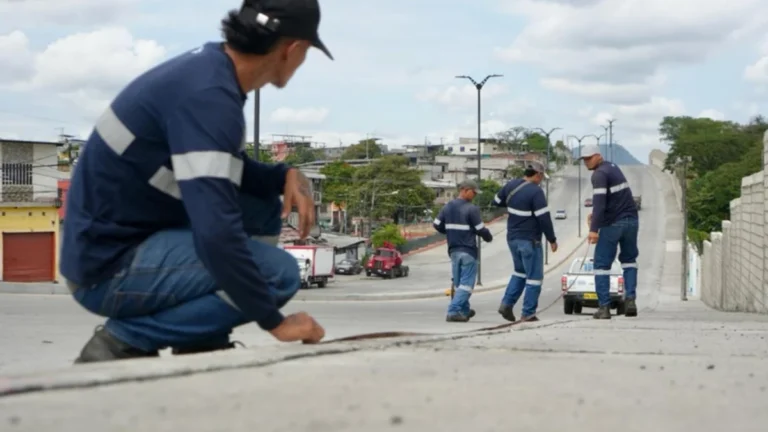Av. Teodoro Alvarado Oleas en Guayaquil y reductores