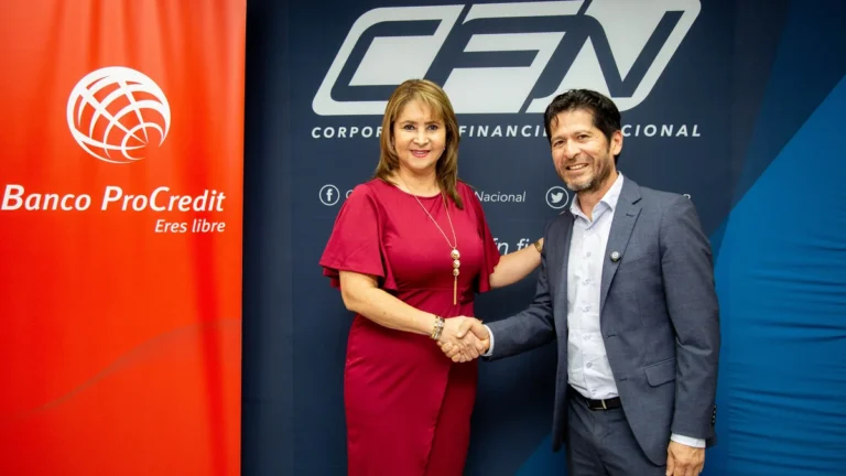 Convenio de Banco ProCredit y la CFN para movilidad eléctrica en Ecuador
