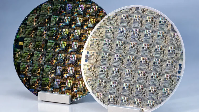 Microfotografía electrónica de la estructura cristalina de wurtzita en una oblea de semiconductores
