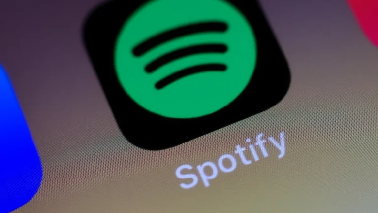 Interfaz de Spotify en teléfono inteligente