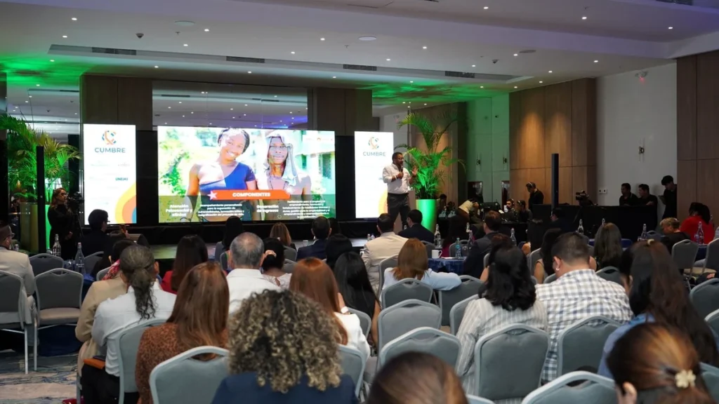 Carlos Soto Rangel expone en la Cumbre Empresa y Sociedad en Guayaquil