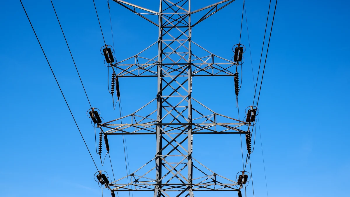 Tendido eléctrico nacional en zonas industriales del Ecuador