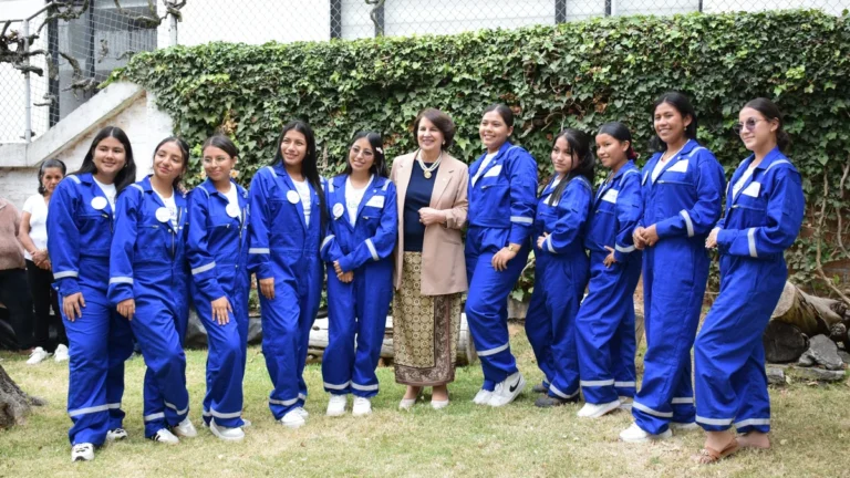 Niñas ecuatorianas seleccionadas para el proyecto Líderes al Espacio