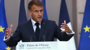 Emmanuel Macron en reunión en el Palacio del Elíseo sobre seguridad nacional