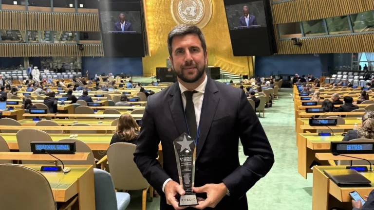 Enrique Riquelme durante la entrega del Premio de Impacto Iberoamericano en la ONU