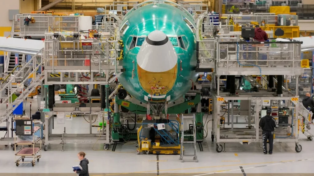 Avión Boeing 737 Max en pista de aterrizaje