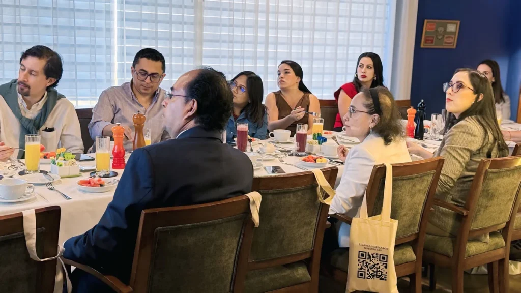 Equipo de Fideval durante la presentación de resultados de su aplicación de inversión Investo