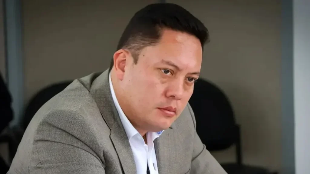 Alcalde de Cuenca Cristian Zamora en acto oficial institucional