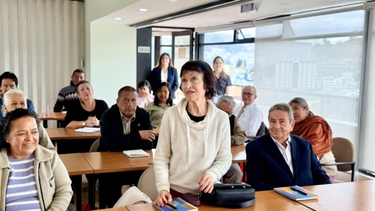 Taller formativo del programa Finanzas Plateadas para adultos mayores