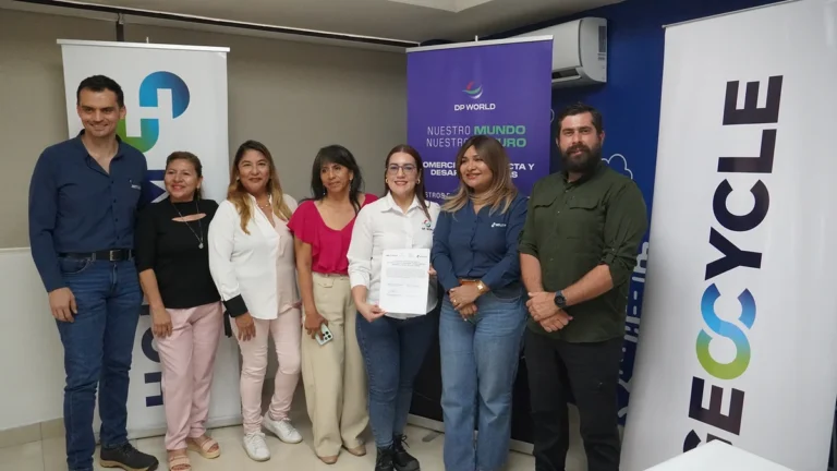 Firma de convenio entre DP World, Geocycle y Fundación Holcim Ecuador en la Isla Puná