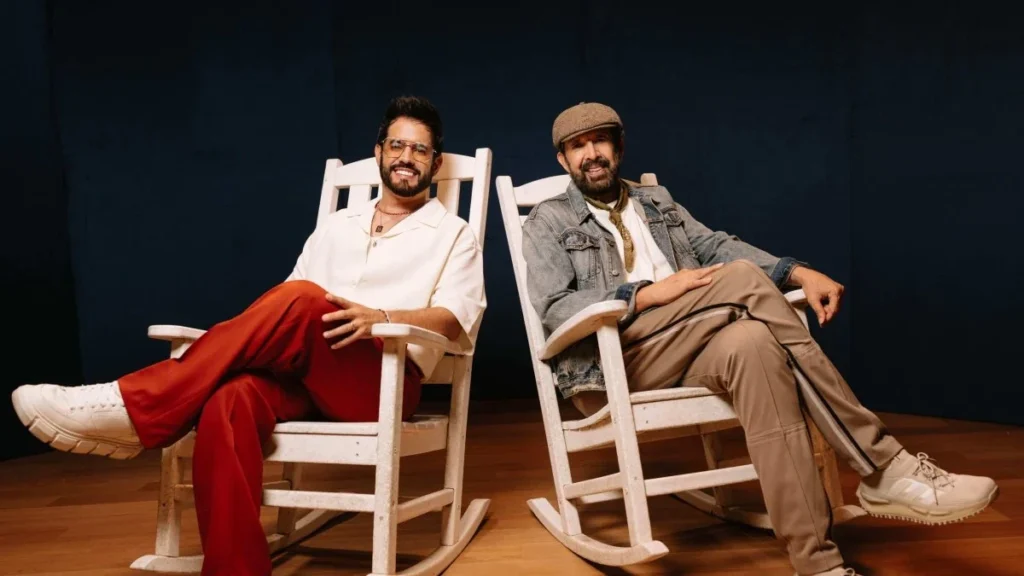 Juan Luis Guerra y Manny Cruz juntos durante la filmación del videoclip de la canción Nieve en Verano
