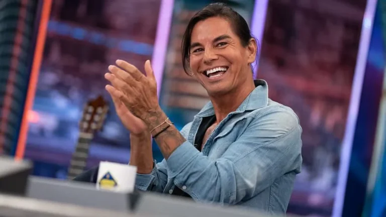 Julio Iglesias Jr. durante entrevista de televisión donde reveló sus dos arrestos