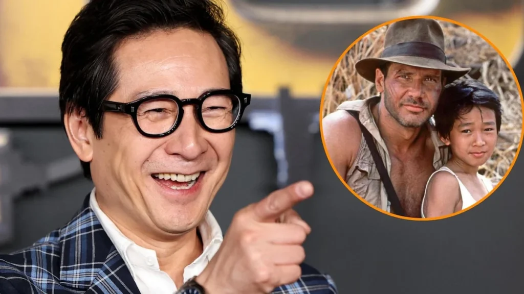 Steven Spielberg Harrison Ford y Ke Huy Quan en Indiana Jones