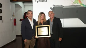 Directivos de KM Solutions reciben el galardón Partner Gold de Kyocera en ceremonia oficial