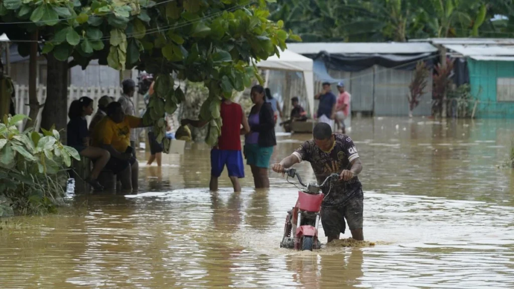 Emergencia por inundaciones y ríos desbordados en Ecuador