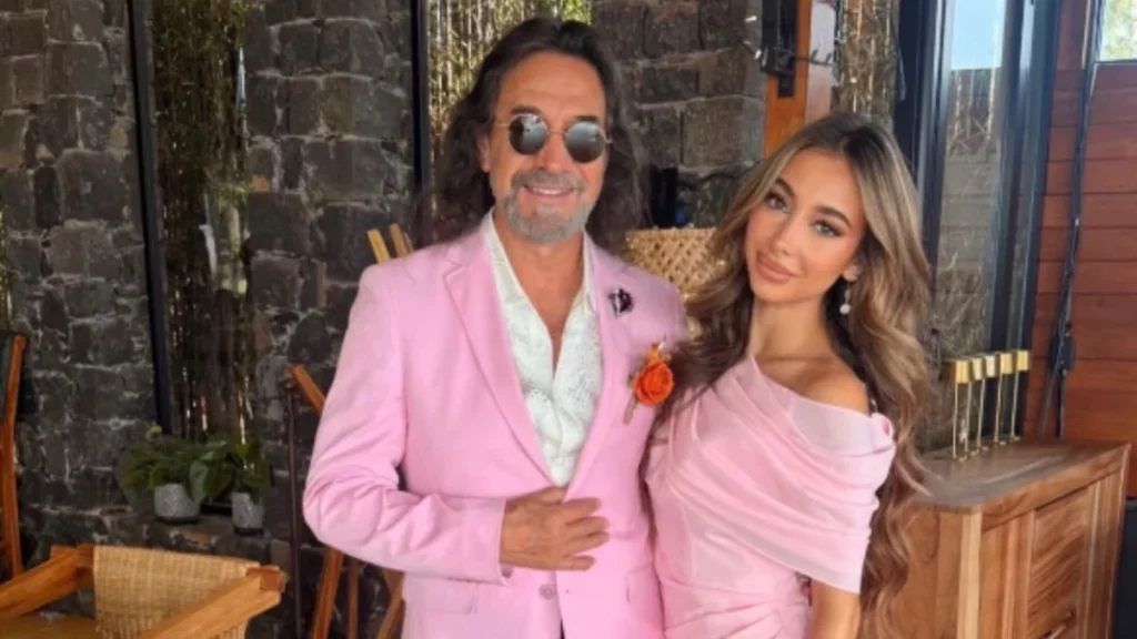 Mar Solis cantante mexicana de pop latino durante rueda de prensa