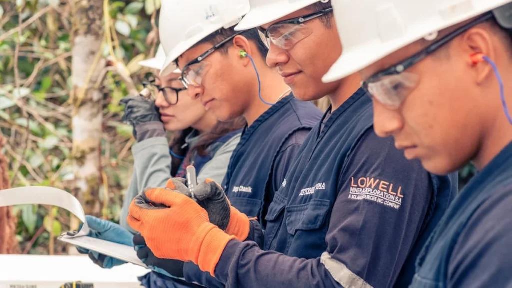 Campamento y labores de exploración en el proyecto minero Warintza en Morona Santiago