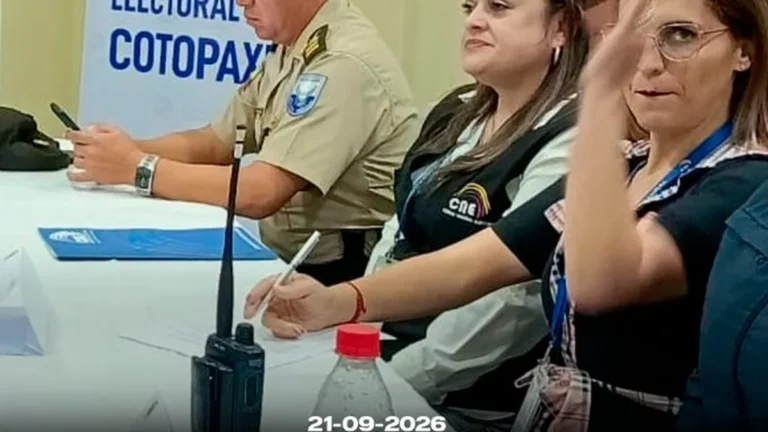 Autoridades de la Mesa de Seguridad electoral reunidas en sesión de trabajo