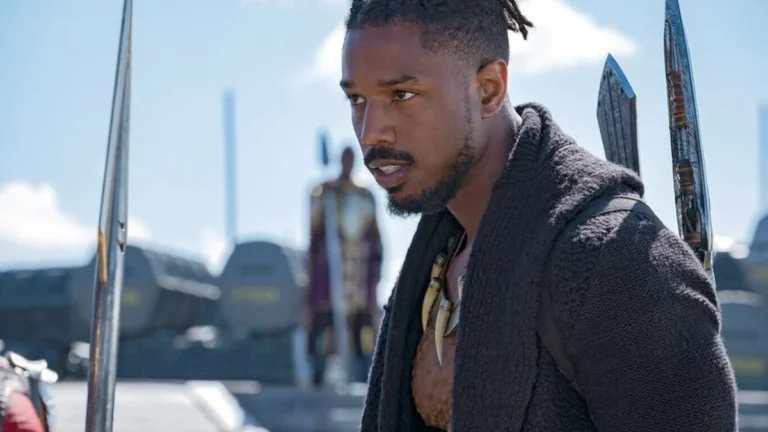 Michael B. Jordan en evento cinematográfico presentando sus nuevos proyectos