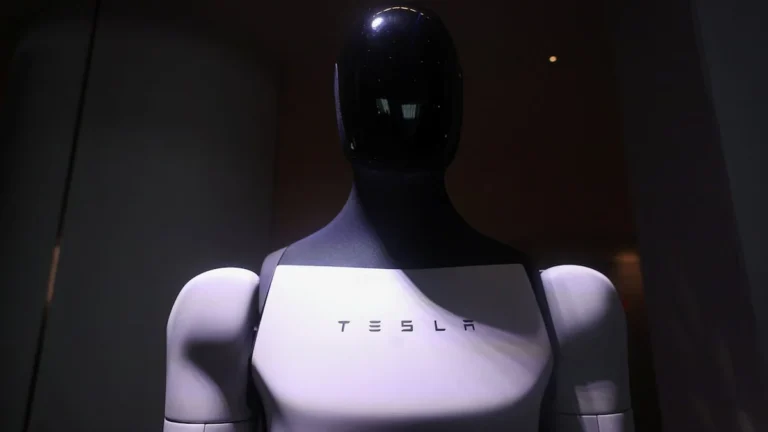 Robot humanoide Optimus desarrollado por Tesla