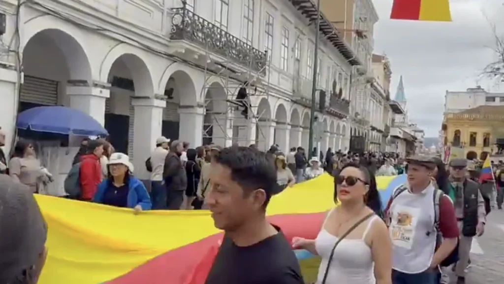 Organizaciones sociales marchan en Cuenca contra la minería y en defensa del agua