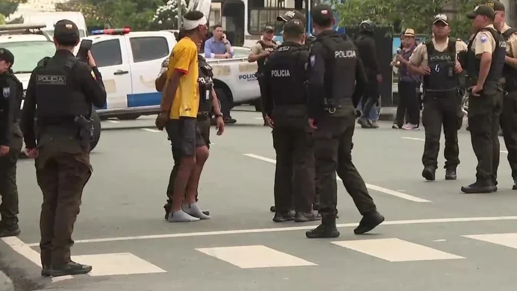 Sujeto detenido por la Policía tras balacera en el centro de Guayaquil