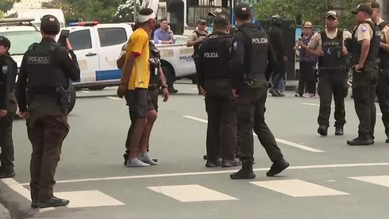 Sujeto detenido por la Policía tras balacera en el centro de Guayaquil