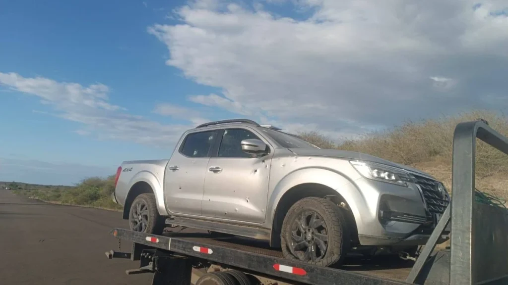 Personal pericial y militar en la escena del enfrentamiento en Manta