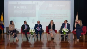 Panel de expertos en el foro de propiedad intelectual en Quito
