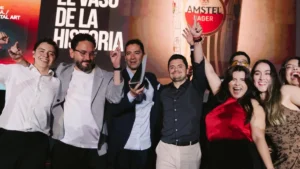 Equipo de Leo Ecuador y Publicis Groupe celebra el premio Plata en los LUX Awards 2026